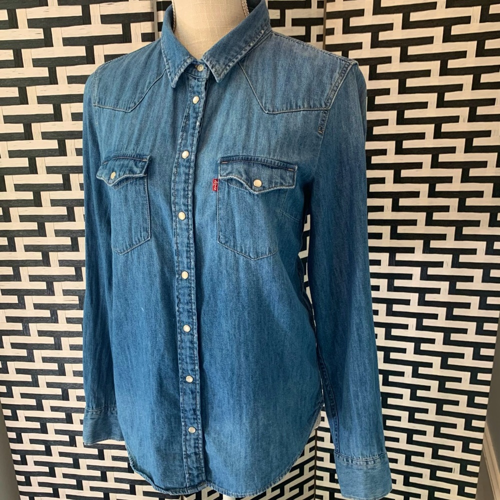 Levi’s Classic Fit Denim Shirt